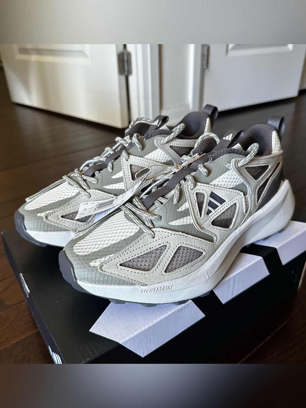 NWT adidas Kantai Trail JI4817 Men’s 8.5 Cloud White Charcoal